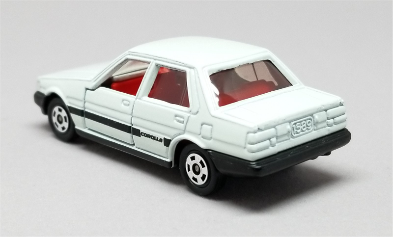 Illustration for article titled Radcast 2018: Tomica Toyota Corolla Sedan